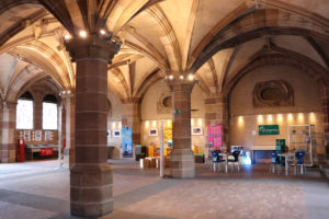 Das Foyer im Pellerhaus mit der Ausstellung Playing the City
