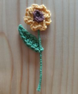 Gehäkelte Sonnenblume nach Sterdew-Valley-Design.